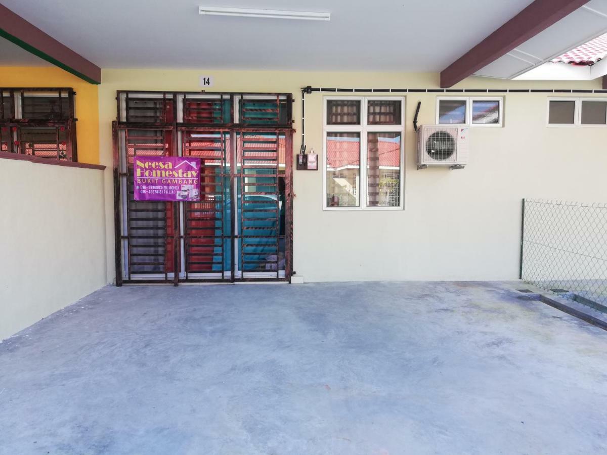 Neesa Homestay Bukit Gambang-Muslim Exterior photo