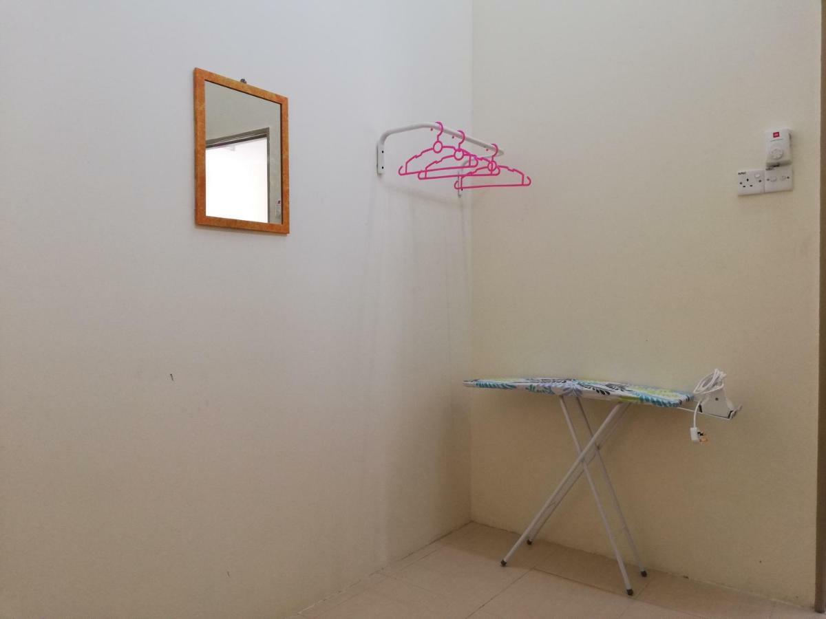 Neesa Homestay Bukit Gambang-Muslim Exterior photo