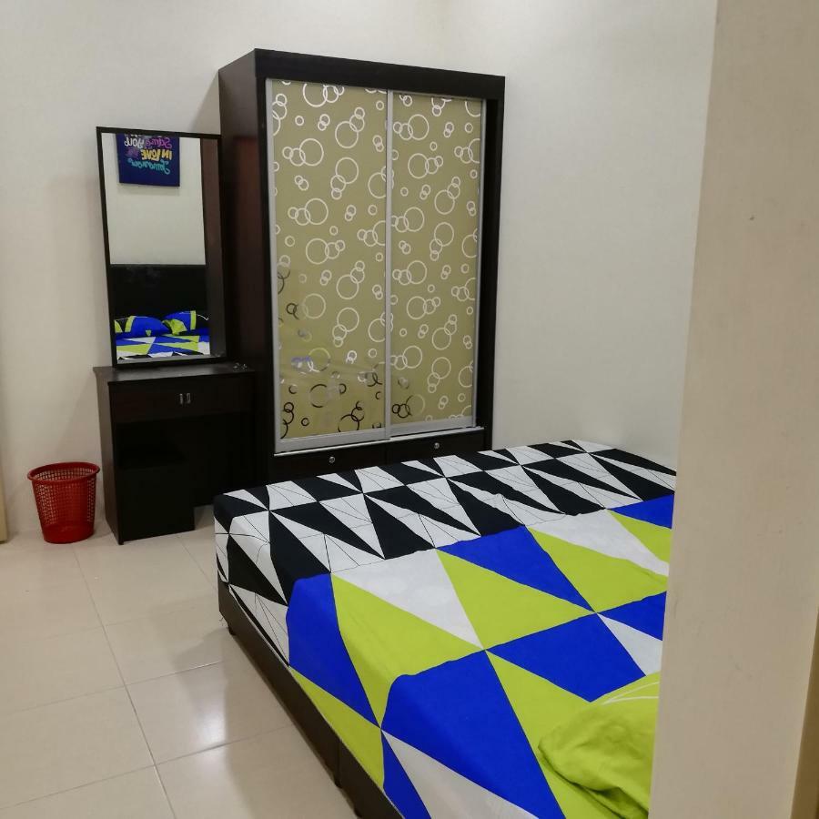 Neesa Homestay Bukit Gambang-Muslim Exterior photo