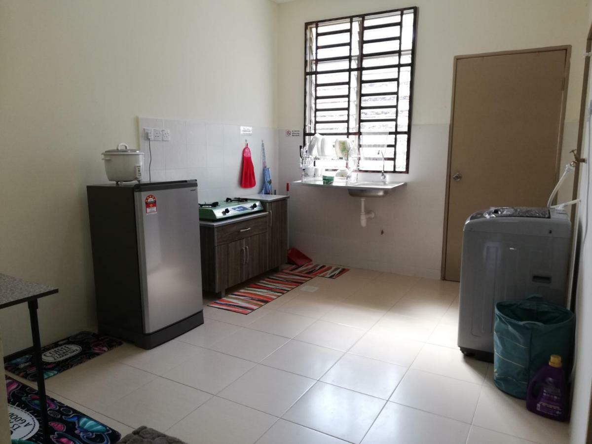 Neesa Homestay Bukit Gambang-Muslim Exterior photo
