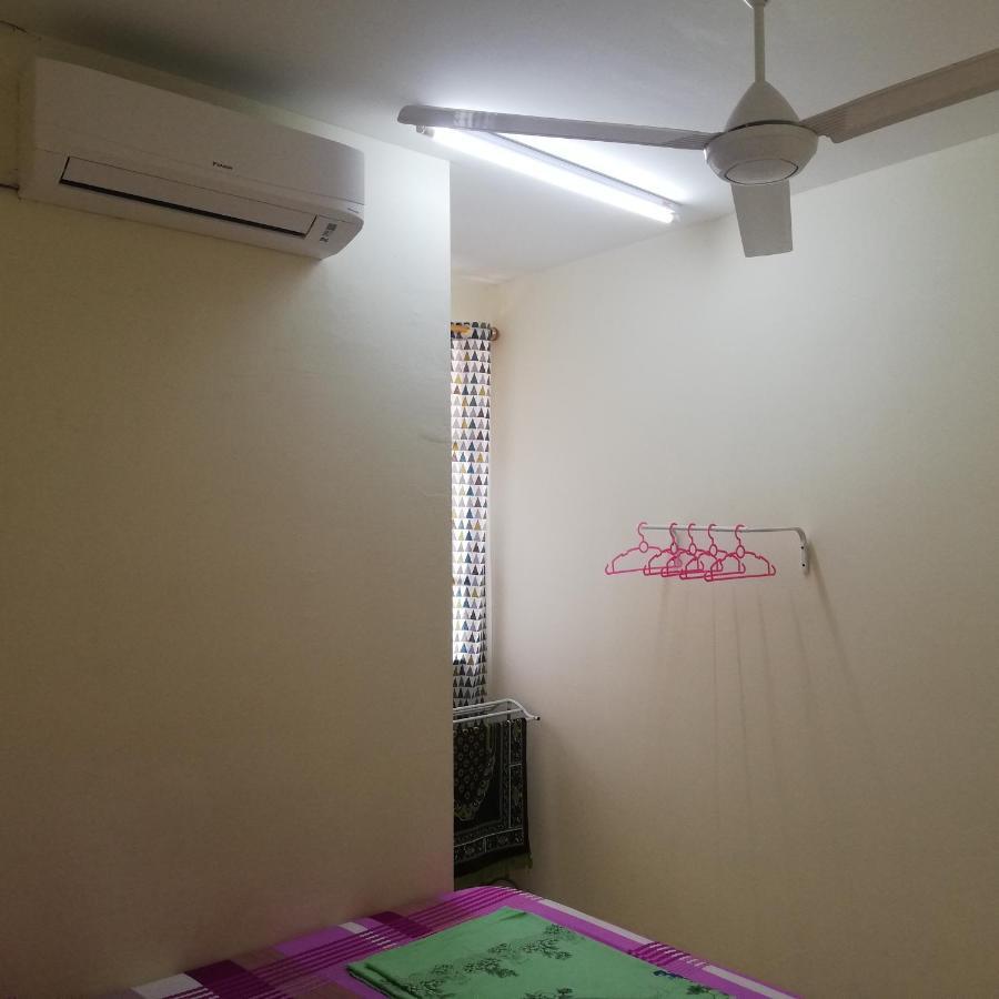 Neesa Homestay Bukit Gambang-Muslim Exterior photo